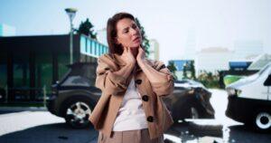 A woman with an injured neck wonders if she should go to the hospital after a car accident.